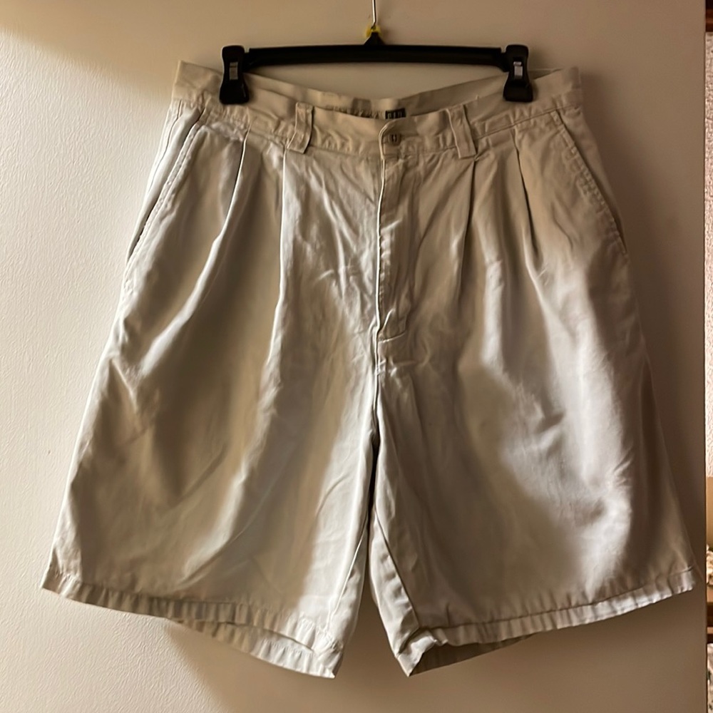 Men’s Gap Summer Shorts Light Khaki, Size 33